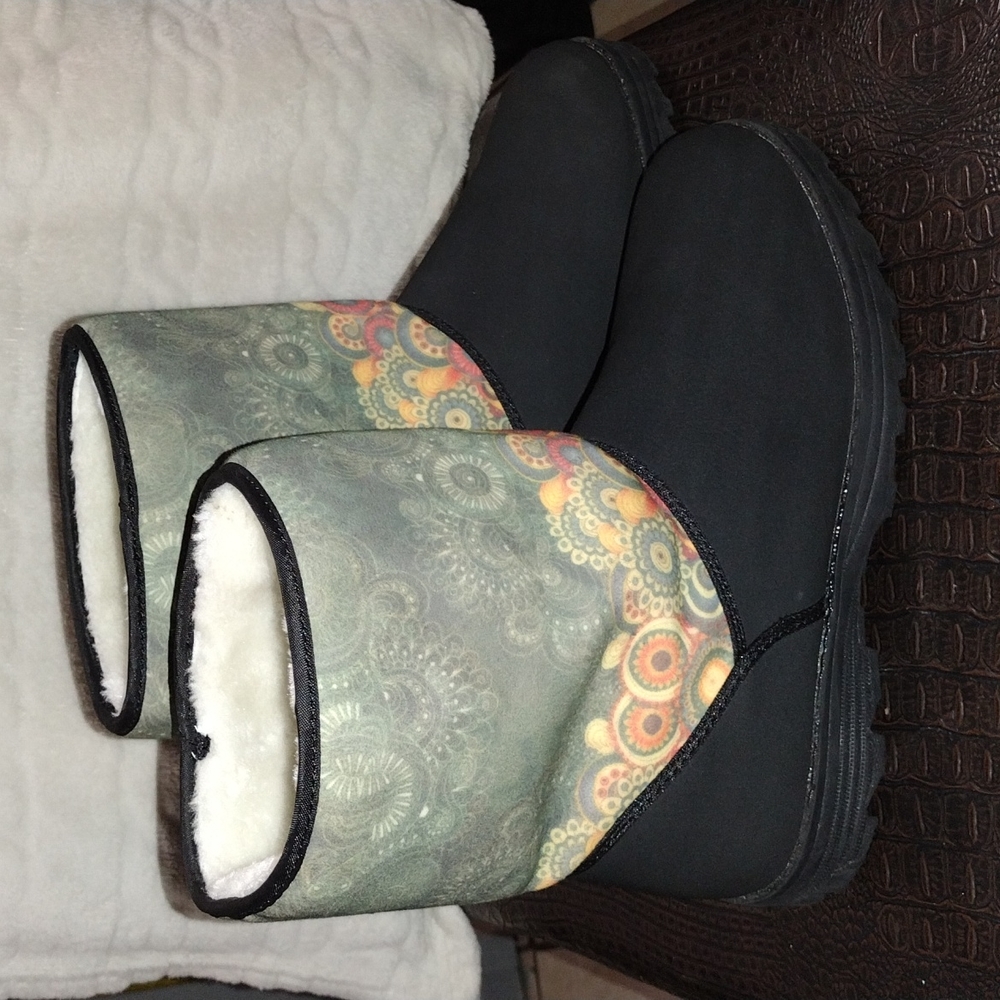 QZX women's snow boots (size 8.5) (Black)